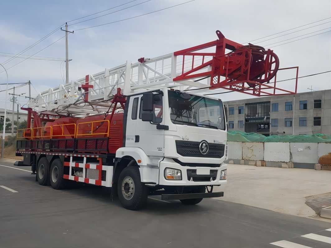 SHACMAN H3000 石油掘削トラック 6x4 380HP ユーロII ホワイト 50トンの石油リグ 移動トラック