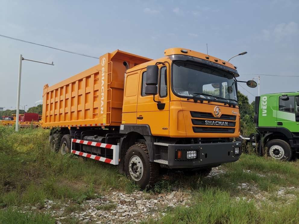 SHACMAN 3軸ダンプトラック F3000 6x4 430HP ユーロII 25トンの3軸ダンプトラック