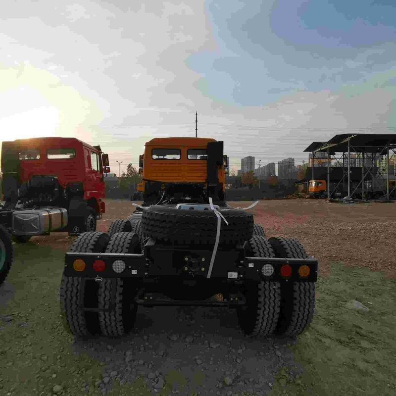 レッド SHACMAN F3000 375HP ユーロV 6輪 トラクターヘッド 4x2 WEICHAI エンジン