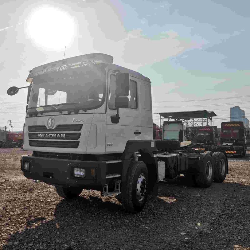 レッド SHACMAN F3000 375HP ユーロV 6輪 トラクターヘッド 4x2 WEICHAI エンジン