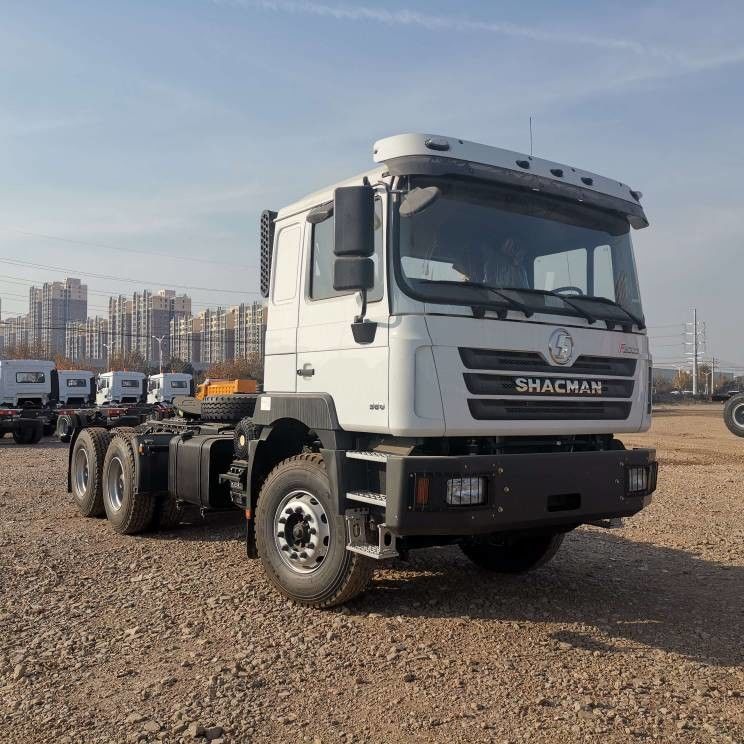 レッド SHACMAN F3000 375HP ユーロV 6輪 トラクターヘッド 4x2 WEICHAI エンジン