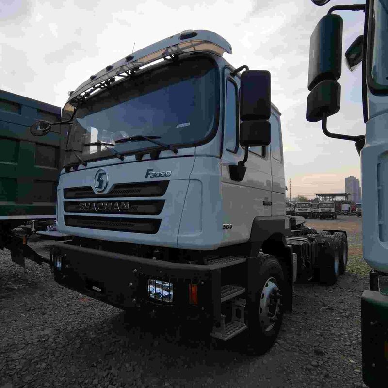 レッド SHACMAN F3000 375HP ユーロV 6輪 トラクターヘッド 4x2 WEICHAI エンジン