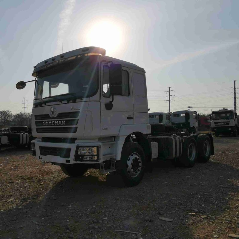 レッド SHACMAN F3000 375HP ユーロV 6輪 トラクターヘッド 4x2 WEICHAI エンジン