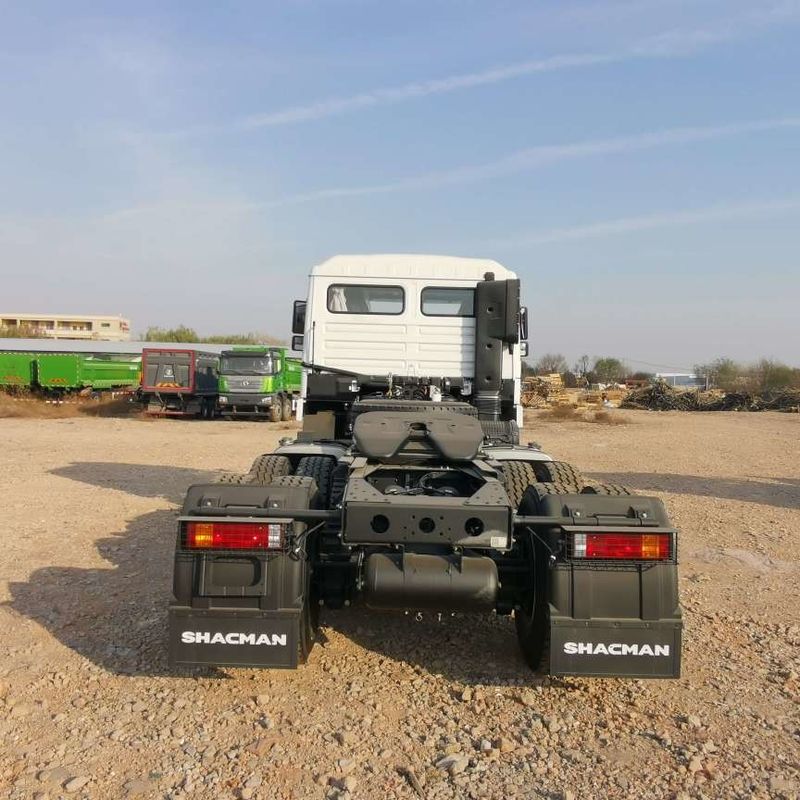 レッド SHACMAN F3000 375HP ユーロV 6輪 トラクターヘッド 4x2 WEICHAI エンジン