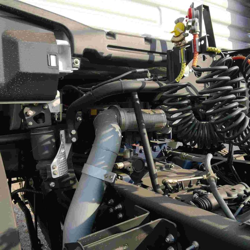 レッド SHACMAN F3000 375HP ユーロV 6輪 トラクターヘッド 4x2 WEICHAI エンジン