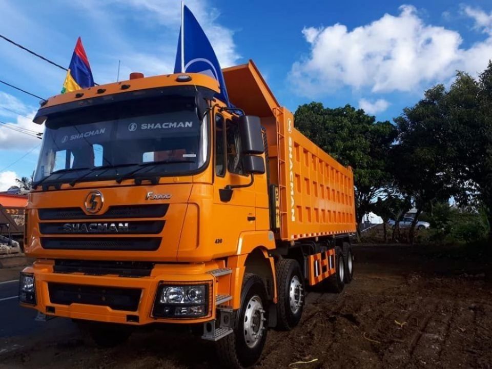 SHACMAN F3000 8x4 380hp ユーロVダンプ トラック ウェイハイエンジンのダブルステージアクセル