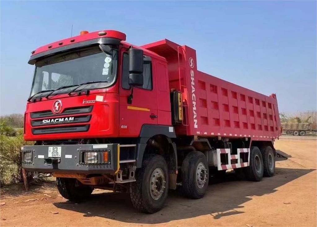 SHACMAN F3000 8x4 380hp ユーロVダンプ トラック ウェイハイエンジンのダブルステージアクセル