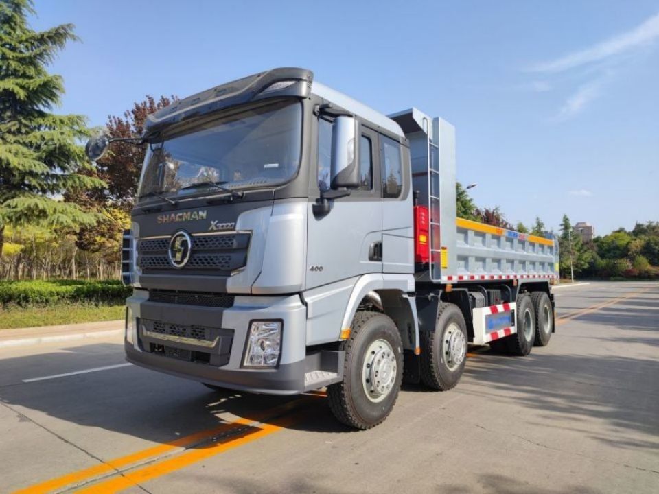 SHACMAN 8x4 440HP ユーロV 重量ダンプトラック ホワイト 20 - 30 トンのティッパーダンプトラック