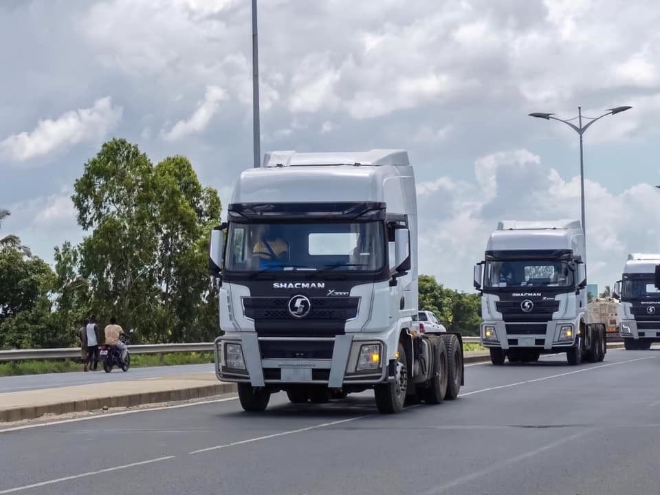 SHACMAN X3000 6X4 トラクターヘッド 420HP 450HP トラクター トラック タンザニア向け 単機 双寝台 右駆動