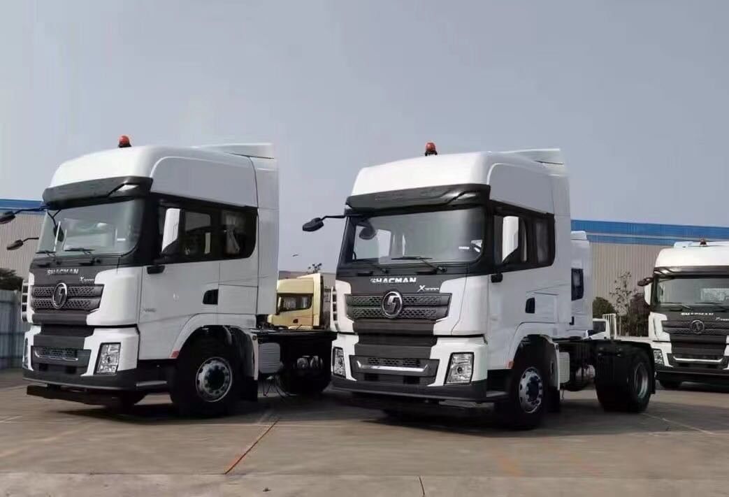 手動ギアチェンジ 10ホイラー トラクタートラック SHACMAN 430hp X3000 4x2 ダブルスリーパーキャビンの トラクターヘッド