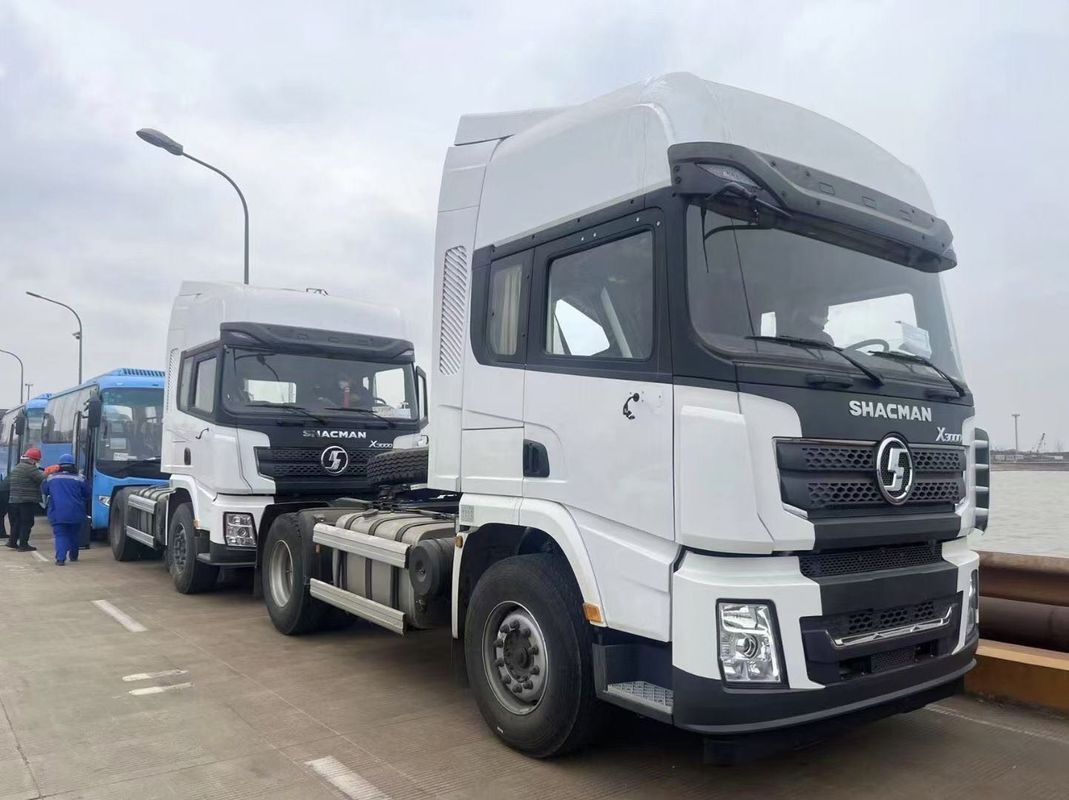 手動ギアチェンジ 10ホイラー トラクタートラック SHACMAN 430hp X3000 4x2 ダブルスリーパーキャビンの トラクターヘッド