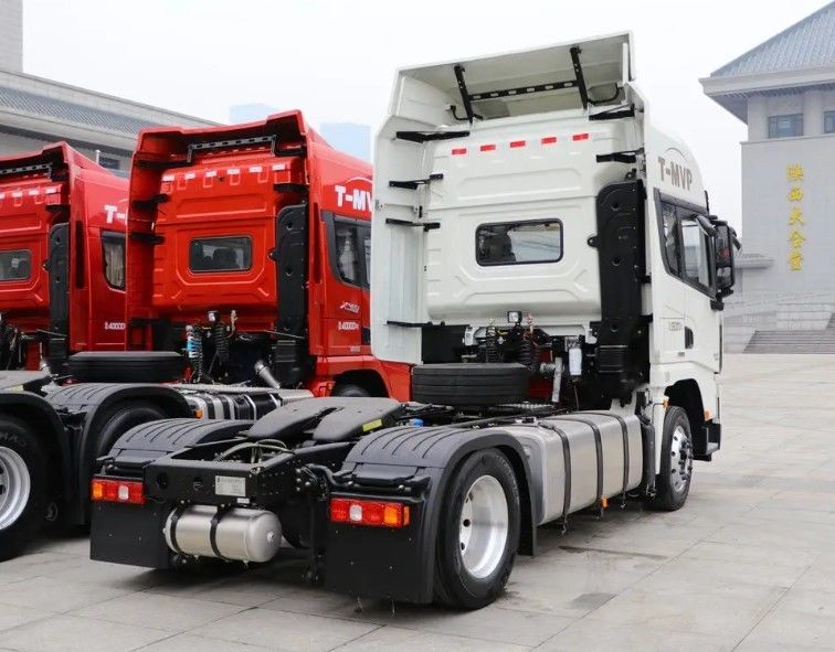 SHACMAN トラクター トラック 6ホイール X3000 4x2 左運転手 ダブルスリープ アルジェリアのための強いトラクターヘッド