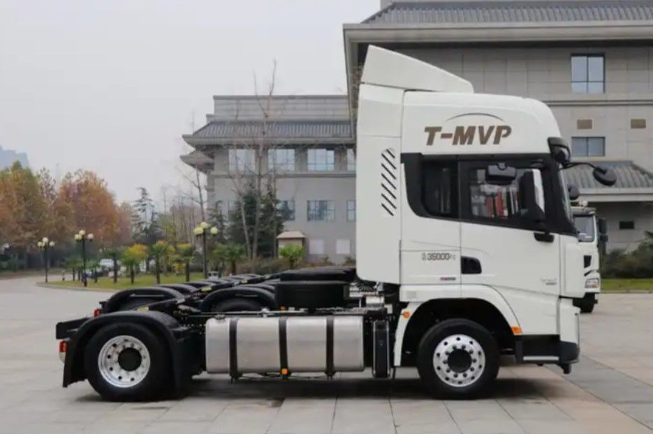 SHACMAN トラクター トラック 6ホイール X3000 4x2 左運転手 ダブルスリープ アルジェリアのための強いトラクターヘッド