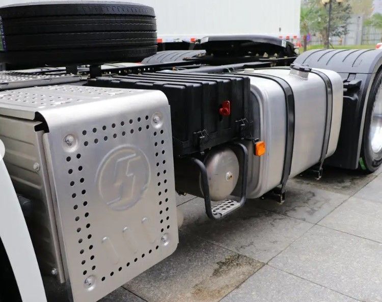 SHACMAN トラクター トラック 6ホイール X3000 4x2 左運転手 ダブルスリープ アルジェリアのための強いトラクターヘッド