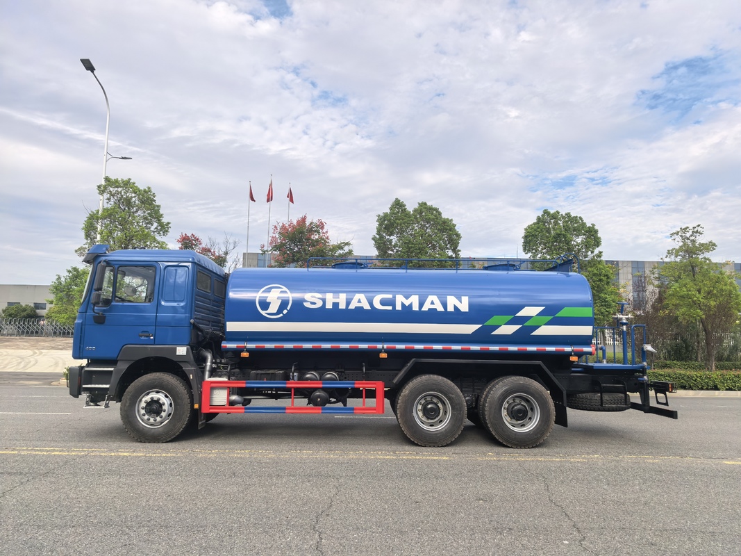 SHACMAN F3000 6x4 Water Tank Truck with 220kW Power 1240 N*M Torque and 9.726L Displacement